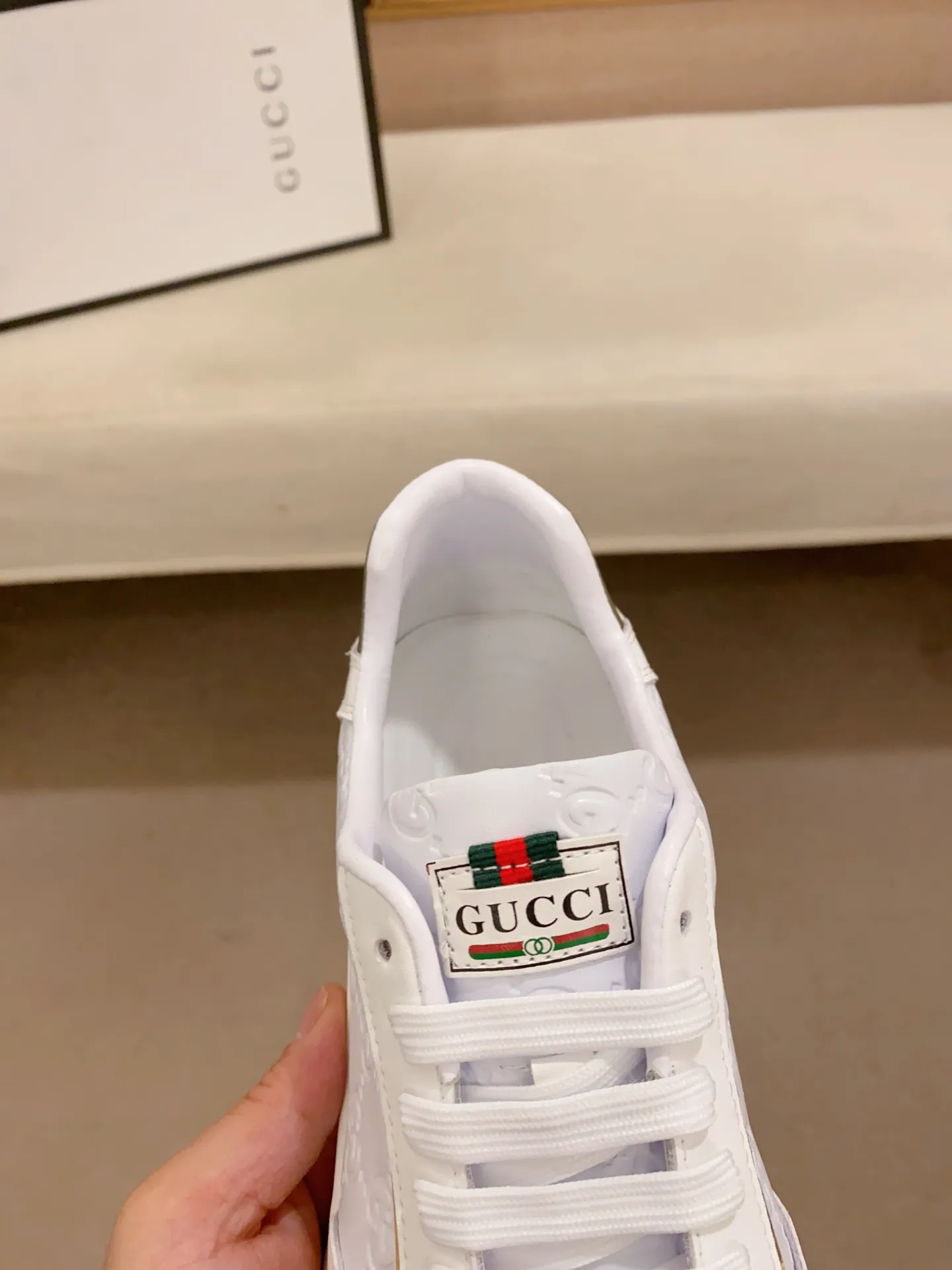 Men's shoes💰 420💰The new GUCCI (Gucci) counters are launched simultaneously. The new men's shoes, 😘fabrics are selected from imported cowhide, and the lining is sheepskin lining. 👍🏿 High-end ☄️ air-cushion molded anti-slip rubber outsole, exquisite lines, simple and elegant, comfortable and high-end for leisure travel. Code number: 38 to 44 (45 can be customized and cannot be returned or exchanged)
